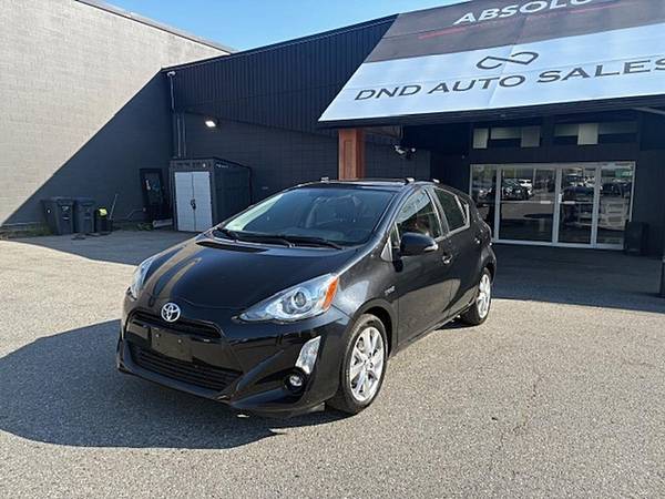 1 2016 Toyota Prius C Technology Package 1
