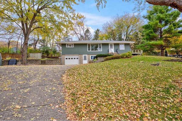 Nice 3 Bdrm / 2 Bath Lakefront Home Available Now 1