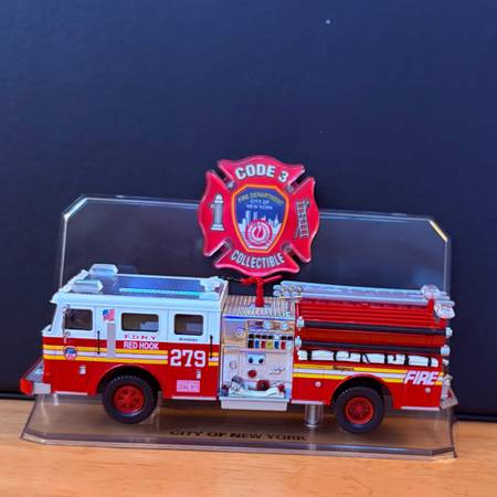 Code 3 FDNY Engine 279 "Red Hook" Seagrave Pumper (1/64) 1