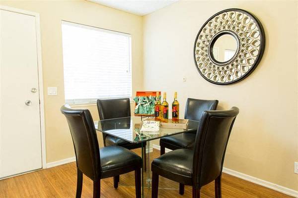 $2,381 / 2br - 885ft2 - Estacionamiento reservado/cubierto (1 por unidad), estufa/horno de gas (Ventura)63800474312835120
