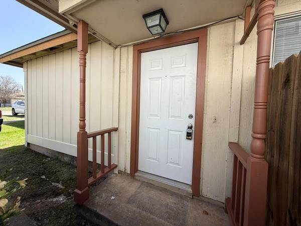 $1,495 / 3br - 1100ft2 - 3/2 Duplex for $1495 near Sunrise/Old Settlers in Round Rock! Carport! (Round Rock)63922558036098120