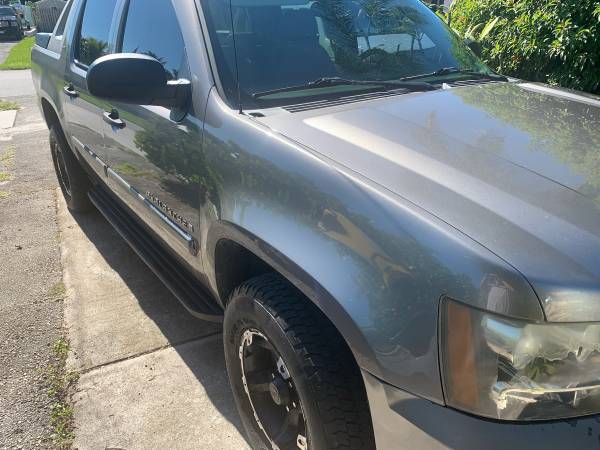 2009 Chevy Avalanche running or for parts 1