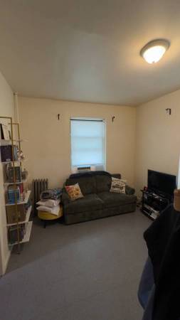 $350 🔔🔈 Looking for Roommate 🔔🔈($350mnthly+utilities) (Bensonhurst)63949685443458123