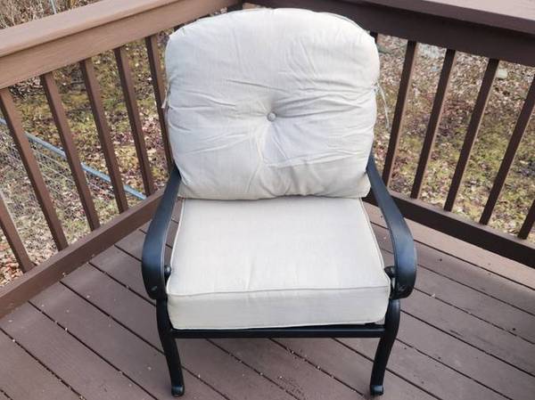 4 Patio Club Chairs w/ Cushions 1