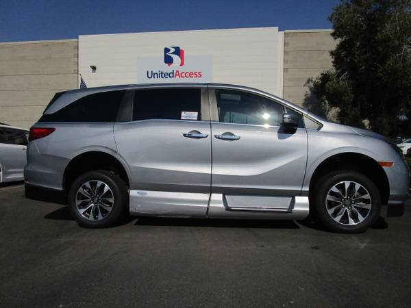///ACCESIBLE PARA SILLA DE RUEDAS 2022 HONDA ODYSSEY EXL EN PLATA, POCOS KILÓMETROS////// - $64,960 (KEARNY MESA)63440465527811124