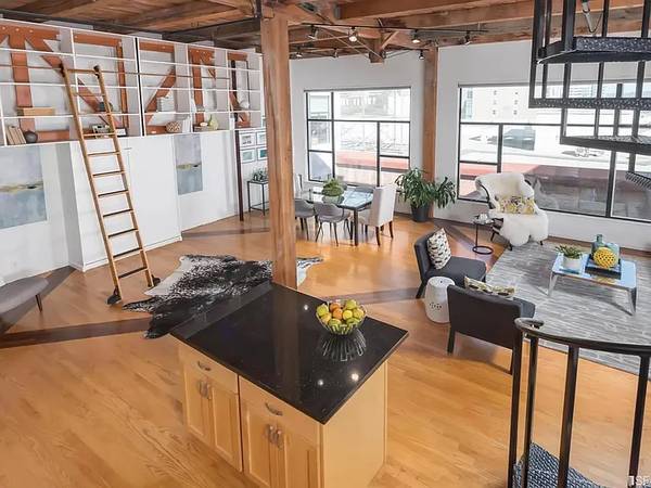 $1,520 / 2br - 1385ft2 - South Beach '3-Level' Penthouse Loft w/ Private Roof Deck & Bay Views (San Francisco)63806889444355120