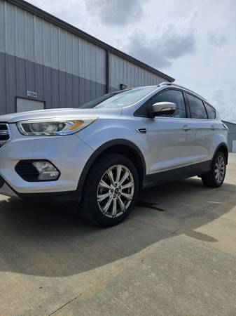 2017 Ford escape titanium 1