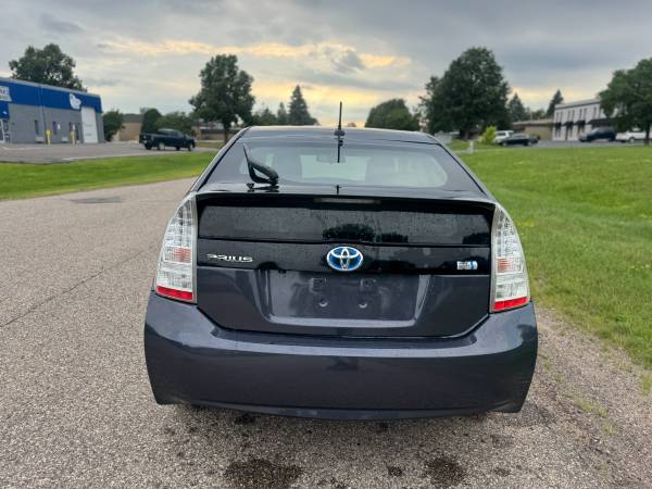 2010 Toyota Prius III - $7,450 (Minneapolis)63499549331713121
