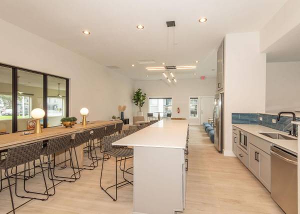 $1,906 / 3br - 1019ft2 - Bicycle Maintenance Room, Detached Garage Available, ADA* (2700 w powell blvd)63956925463554124