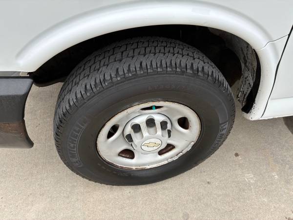 2007 Chevrolet Express 3500 - Photo 3