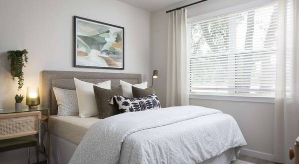 $2,099 / 2br - Accepts bad credit | Get 8 weeks free (North)63922558452354120