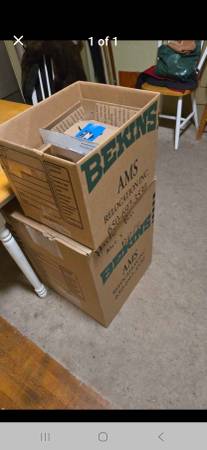 Empty gift boxes in packing boxes 1