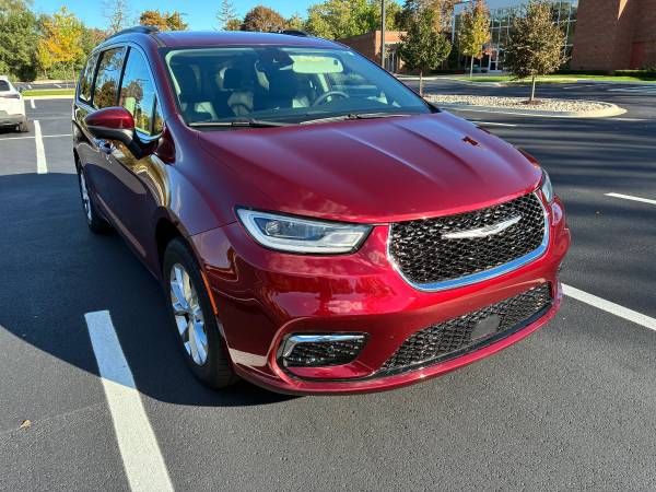 2023 Chrysler Pacifica Touring L AWD Van 4D -- Low Miles! 1