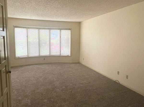 $1,410 / 2br - Onsite Laundry, Stylish & Well Maintained Building - See Our 2 Bed (South Salem)63660428999041121
