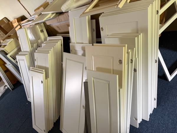 FREE CABINET DOOR KITCHEN (green brook) 1