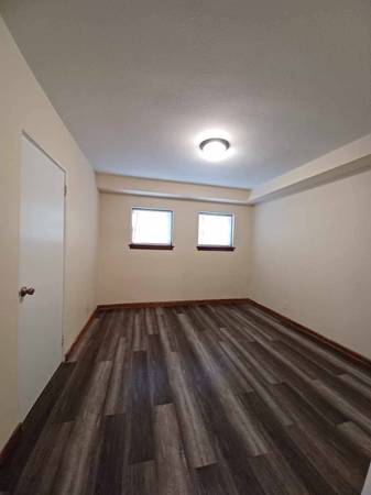 $950 / 2br - 850ft2 - Spacious 2 Bedroom Apartment with Laundry in Building (Rockford)63981970365314123
