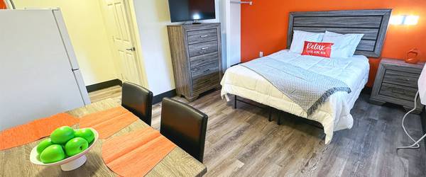 $365 Studio, Servicios Públicos Gratuitos, Programa de Recompensas Siegel (1656 Wells Rd, Orange Park, FL)64005271801730121