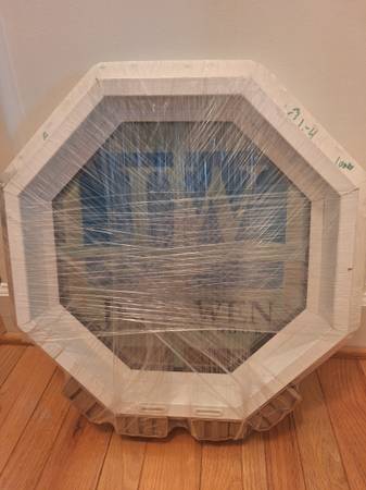18" Jeld-Wen Octagon Window 1