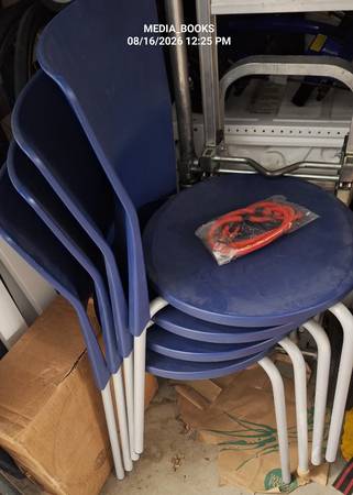 4 Stackable Plastic Chairs 1