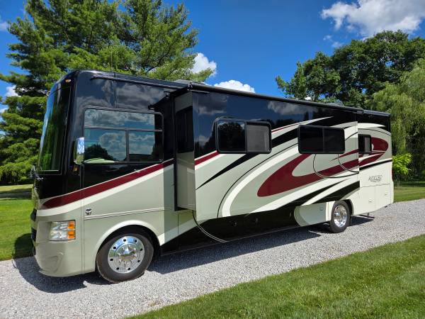 One owner excellent condition Tiffin 31SA motorhome 1