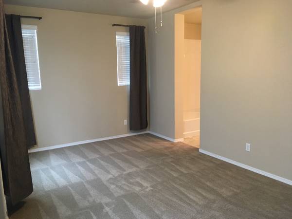 $1850.00 / 2br - 1368ft2 - ¡Hermoso adosado con chimenea y garaje para 2 autos!63686921263745124