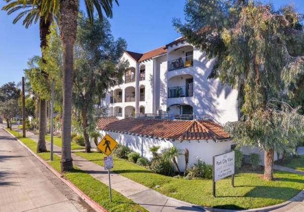 $1,825 Elevator, Carport, Laundry Facilities (Santa Ana)63857623634433120