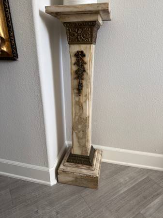 Marble pedestal 1