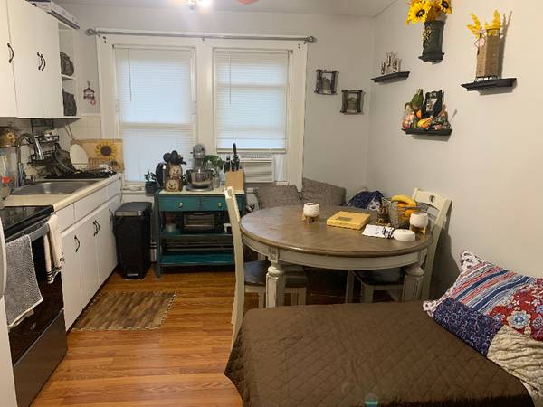 $1835.00 / 1br - 1 Bdrm: Lovely, Cute, Sunny, Cozy 2 fl, Centrally63676257670659121
