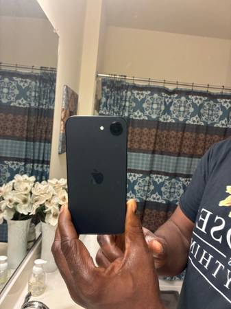 iPhone 16E con servicio, asumes la factura - $500 (Odenton, MD)63471075271299122