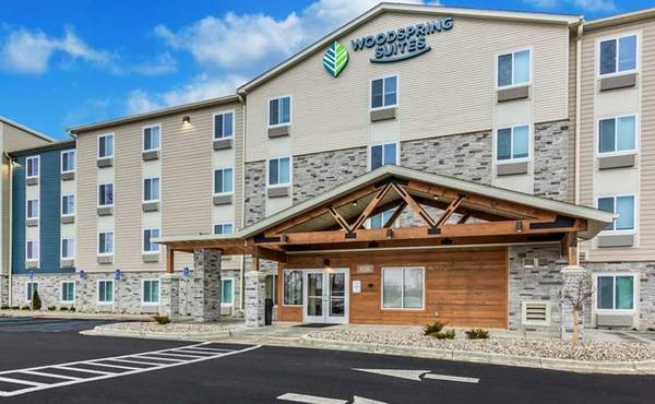 Tour Today, Settle In Right Away - No Lease, No Deposit Required! 1