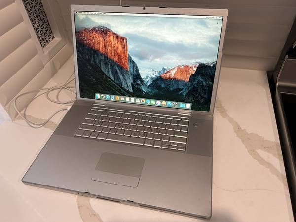 Apple MacBook Pro Mid 2007 17-inch A1229 1
