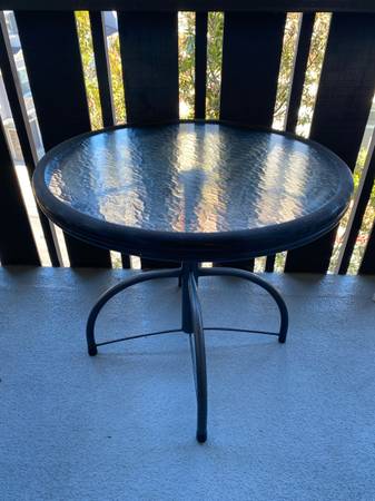 Round Patio Table 1