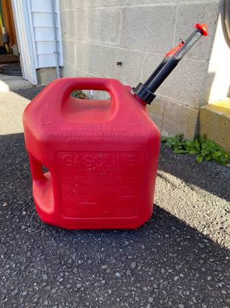 Plastic 5 Gallon Gas Container 1