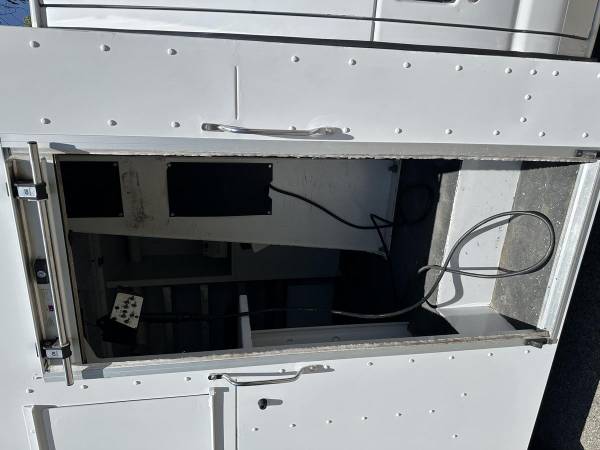 2016 Ford E-350 Econoline Fiber - Photo 14