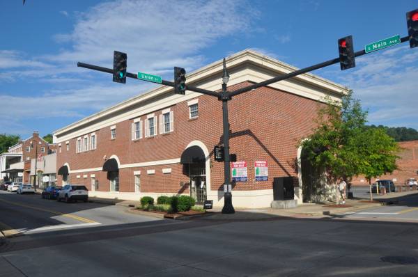 $3,200 / 4300ft2 - 1st FLOOR DOWNTOWN, INCLUDES ELECTRIC - HIGH TRAFFIC (Erwin)63839300742145120