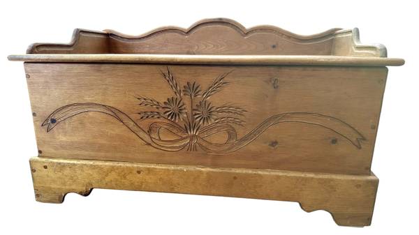 Hope chest Eastlake Spoon carved Americana Pine Wood 1