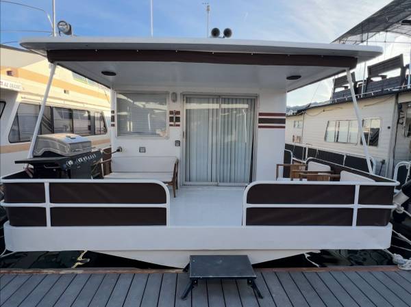 1979 Stardust Cruiser 49' 6" Houseboat 1