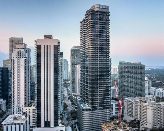 $5,000 / 1br - 737ft2 - Luxurious 1bd Condo in Brickell Flatiron, Miami (Miami)64002014737923124