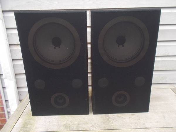 Bookshelf speakers 1