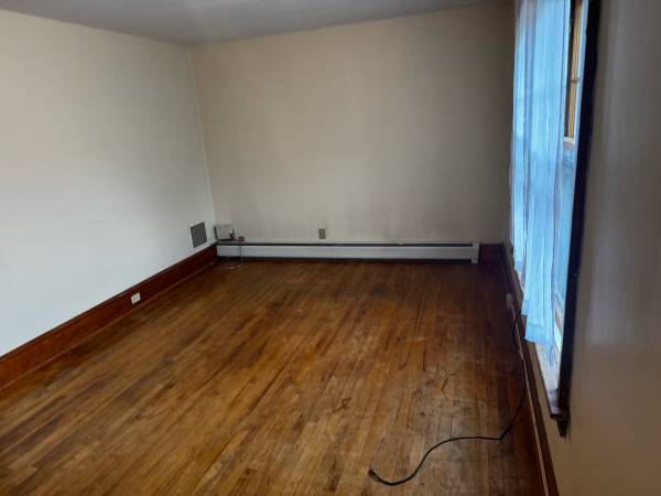 $1,750 / 1br - 1000ft2 - Flynn ave, large living room, osp, heat included (Burlington)63976980314499124