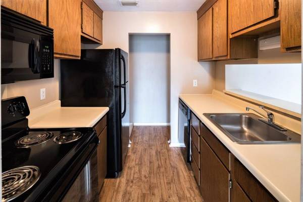 $1,299 / 2br - 1 & 2 Bedrooms Available (Kingsport, TN)63673030270081121
