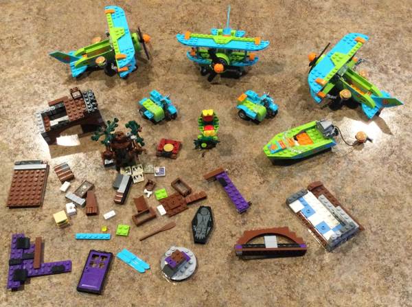 Lego Scooby Doo airplanes, motorcycles, and boat 1