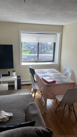 $1,895 / 3br - Marlboro  Htd 3 Bed On Broad St Prkng+Lndry+No Fee!!63824666989955123