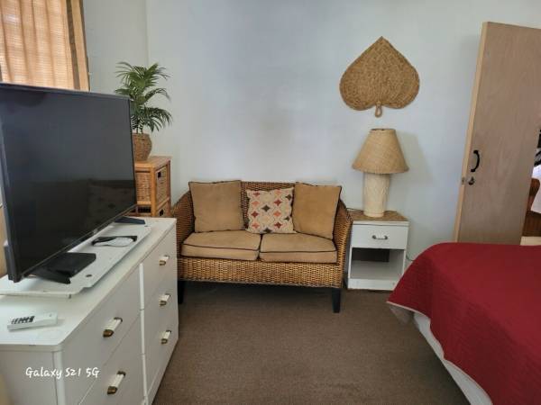 $2,000 / 1br - 328ft2 - Attached Studio Apt for Rent (Enchanted Lake, Kailua)63939535544322122