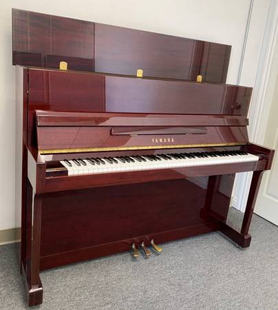 2000 YAMAHA Piano like new - Made in US 1