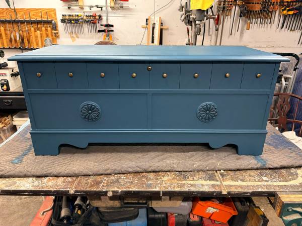 DO NOT FLAG! READ-Vintage Cedar Chest in Immaculate Condition 1