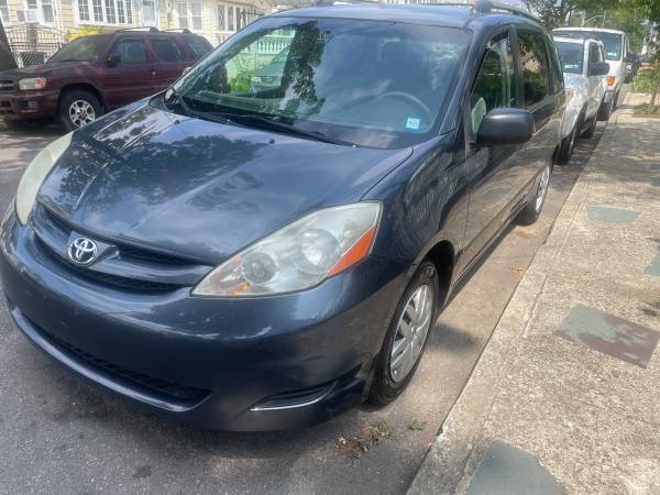 Mint condition//family van - $4,300 (Queens village)63654711479299120