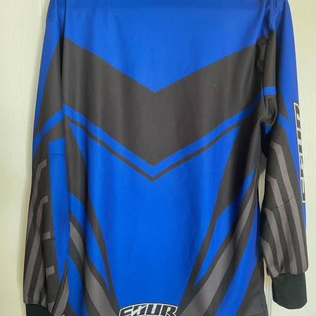 Cuatro jerseys para bicicleta talla L - $1563439463686145121