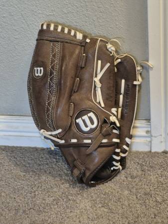 Wilson Fastpitch Softball Glove for about a 6-10 year old 1