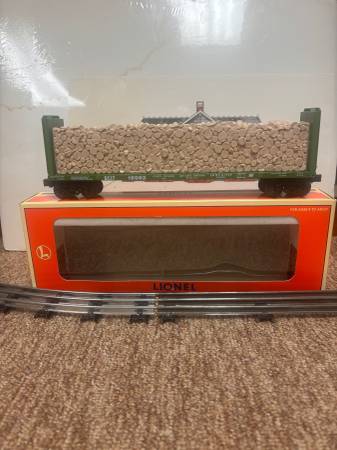 LIONEL BULKHEAD FLATCAR WITH WOOD LOAD 1